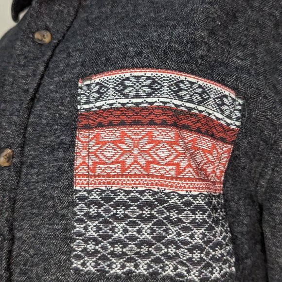 On the Byas Mens XL Button Down Cotton Shirt EUC Dark Blue Pattern Breast Pocket - Picture 6 of 8